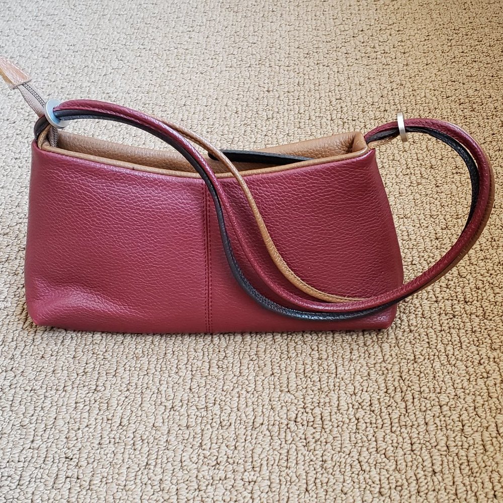 🍁Burgundy Croc Skin Embossed Shoulder purse w/Tri Color Shoulder Stripes.